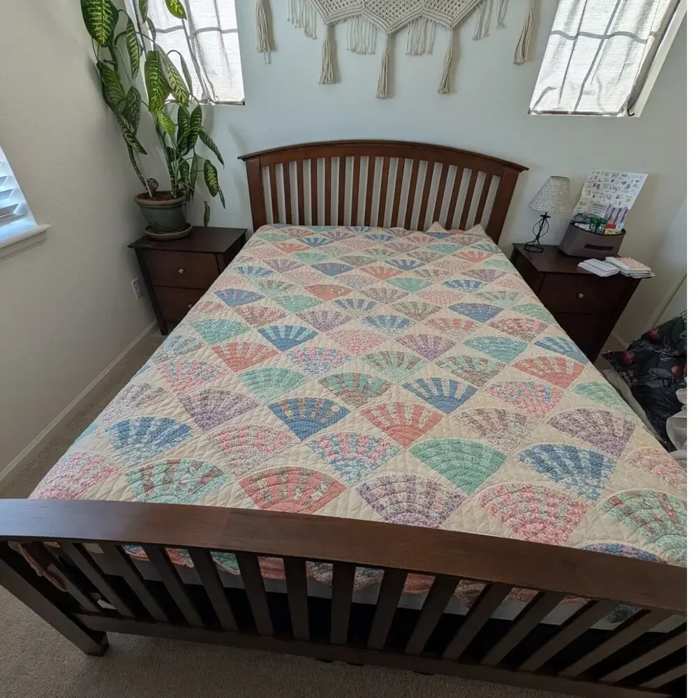 Vintage Seashell Fan Quilt Hand Stitched Scalloped 98x75 Bedspread ARCH QUILT NY
